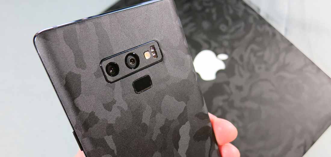 Samsung Galaxy Note 9 with dbarnd Black Camo skin
